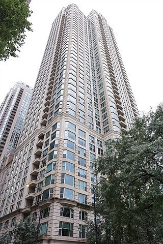1st image of 25 E Superior St APT 606