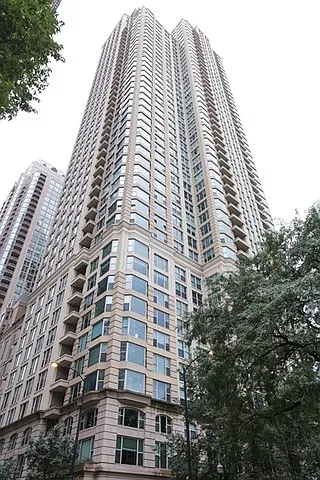 25 E Superior St #606