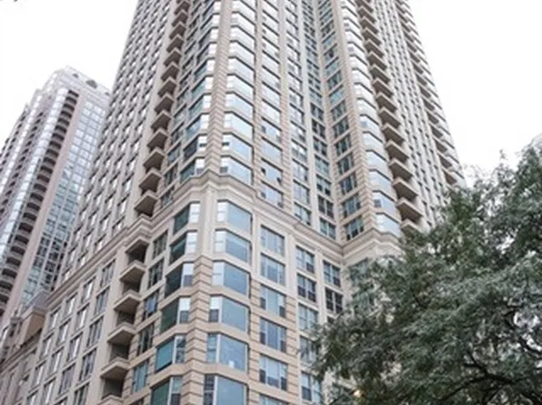 25 E Superior St, Chicago, IL