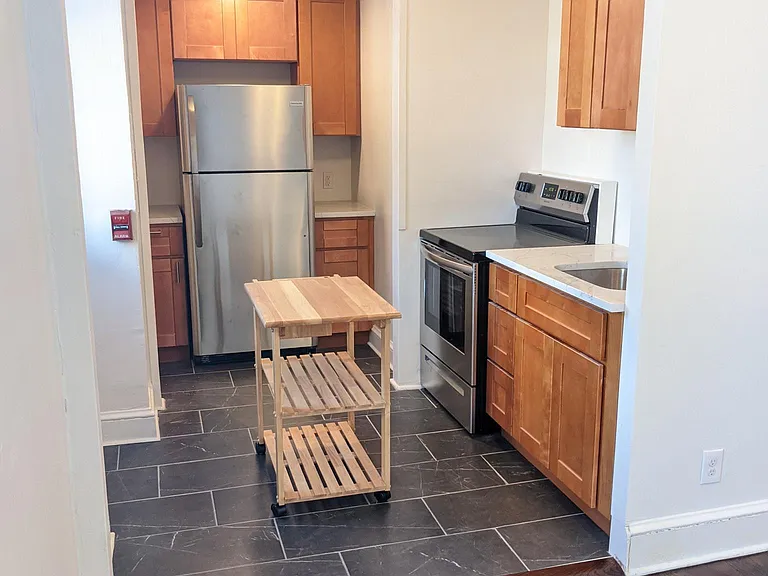 1914 Spring Garden St #4R — Photo 6
