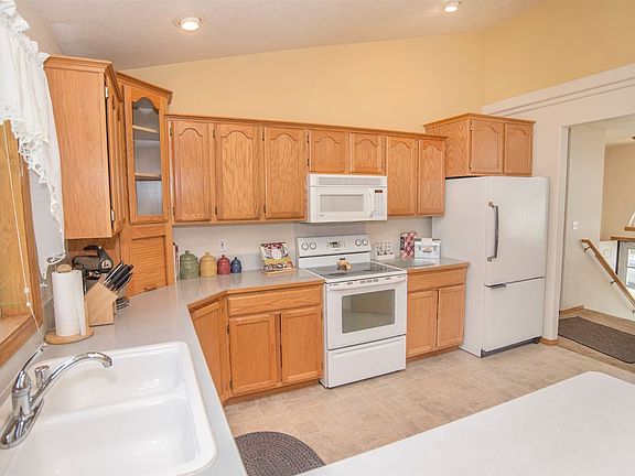 3rd image of 4418 N Morrow Ct