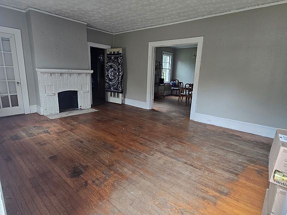 4th image of 1329 Winton Ave