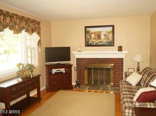9613 Wellington St, Lanham, MD 20706