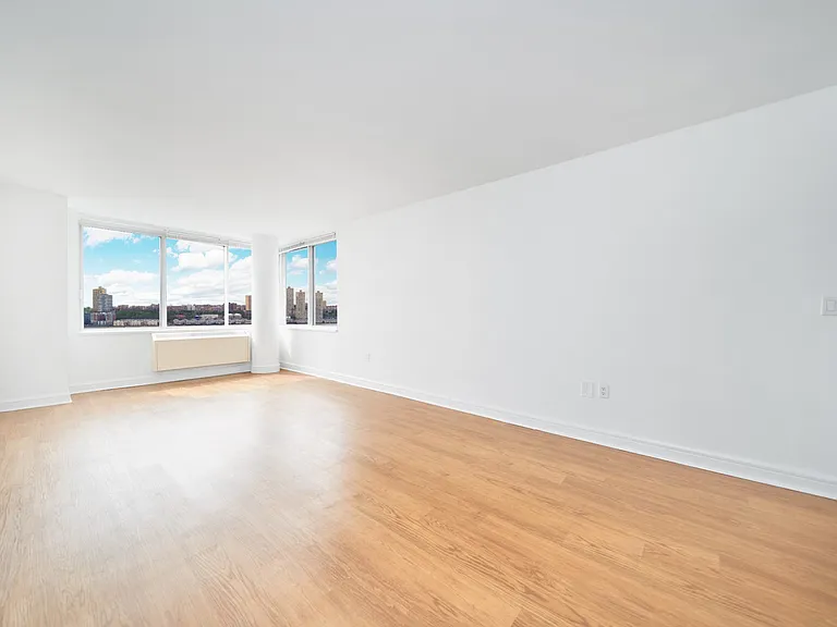 160 Riverside Blvd #16P — Photo 3