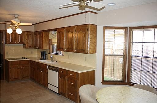 4th image of 1710 Emerald Pkwy