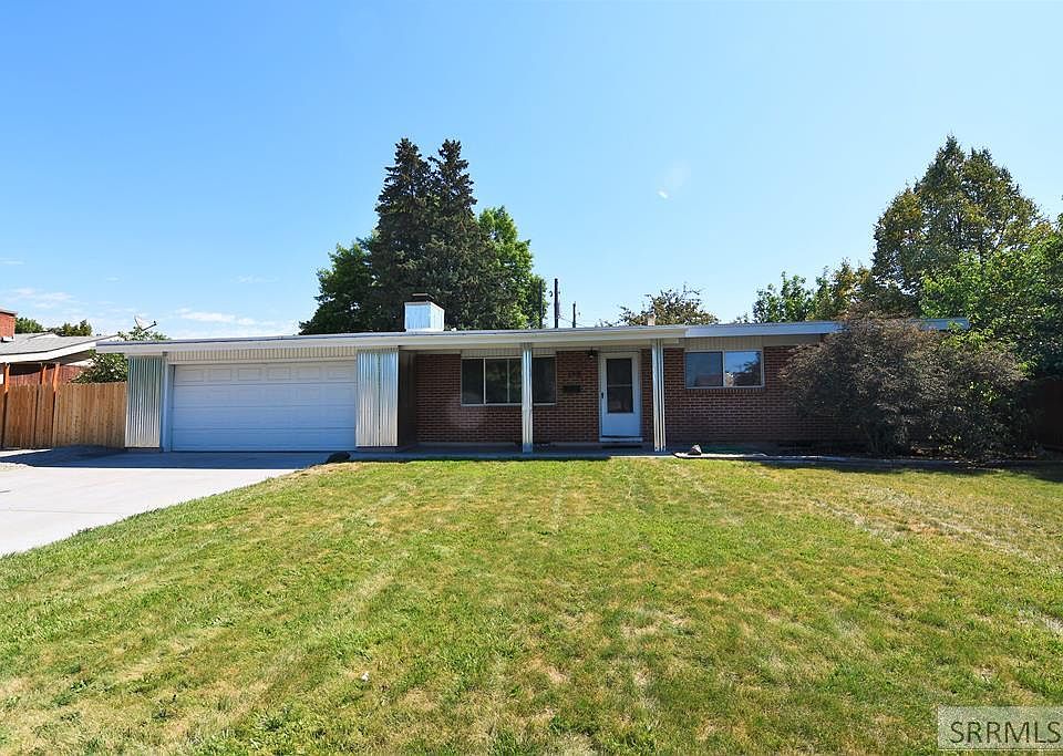 1st image of 150 Valley Dr
