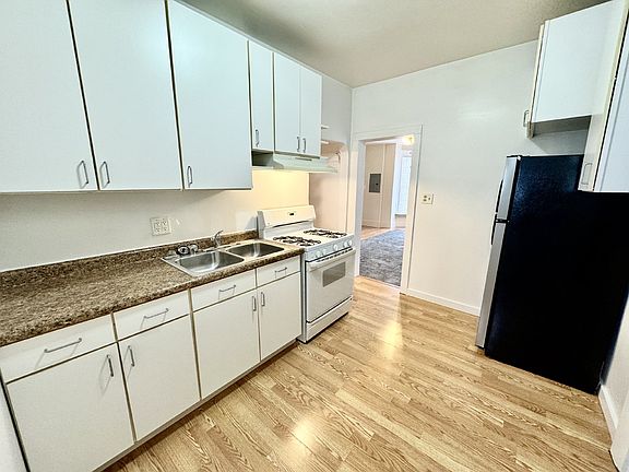 5th image of 231 Clark St