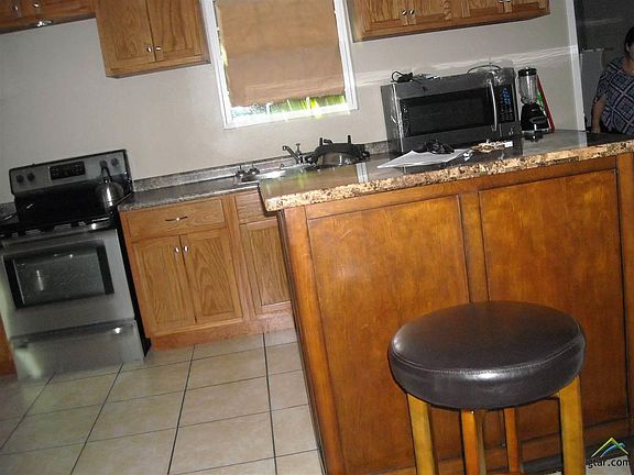 3rd image of 725 Palestine St