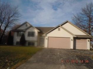 310 Briar Cliff St SW, Poplar Grove, IL 61065