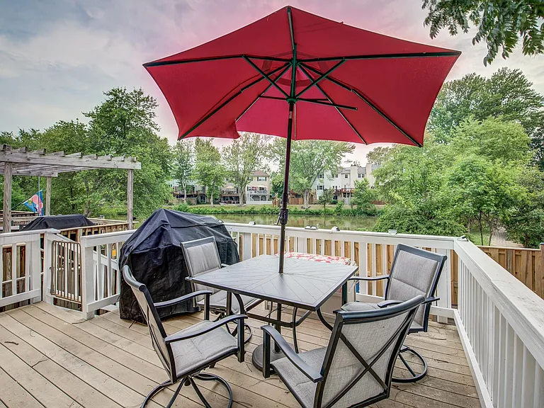 7112 Lake Cove Dr — Photo 1