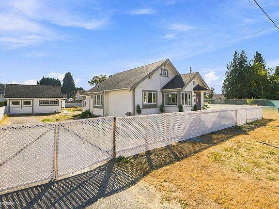 3rd image of 45720 Princess Ave
