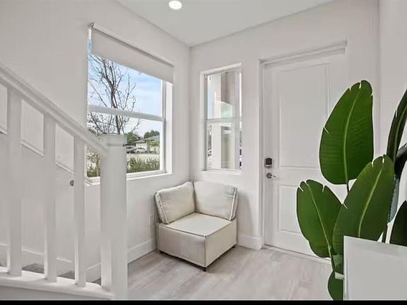 3rd image of 1559 W 26th Court