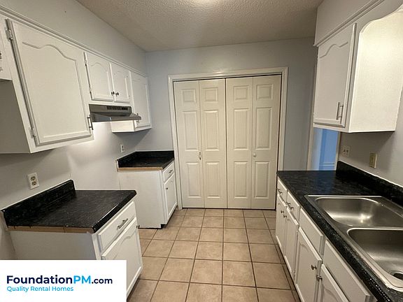 3rd image of 3892 Oak Branch Cir W