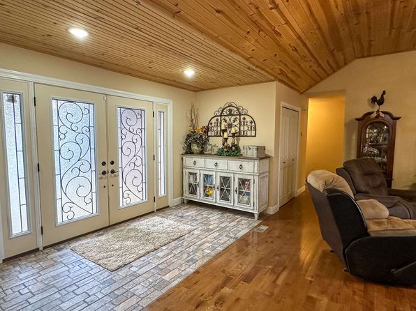 706 S Shore Dr, Horseshoe Bend, AR 72512