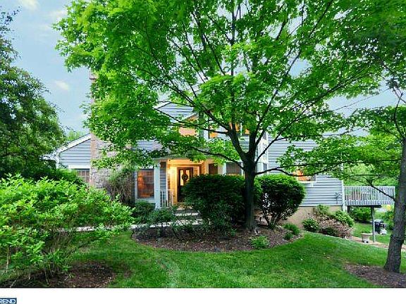 4th image of 30 Brookwood Ct