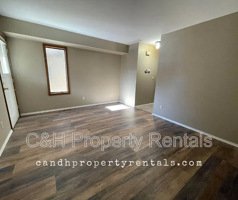 2 bed, 1.5 bath, 1076 sqft, $1,400 — Photo 2