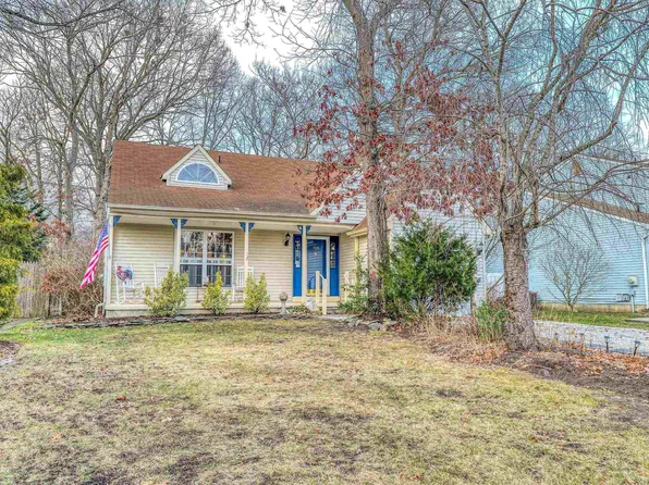 106 Rochelle Ln, Egg Harbor Township, NJ 08234