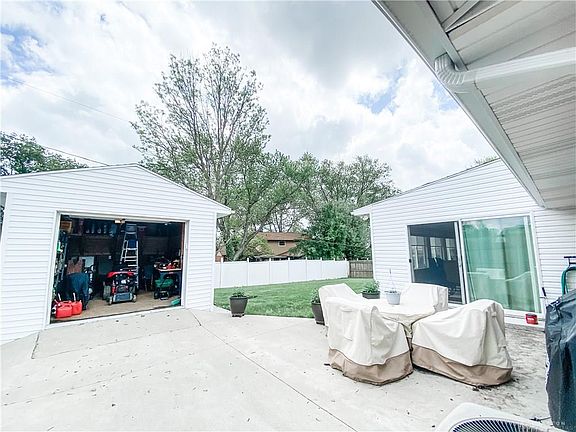 3rd image of 7360 Charnwood Dr