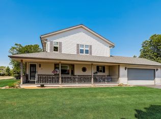 554 Quinlan Dr, Pewaukee, WI 53072