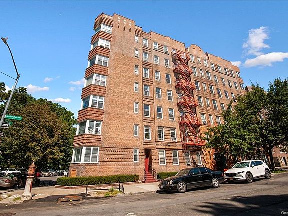 3rd image of 601 Pelham Pkwy #308