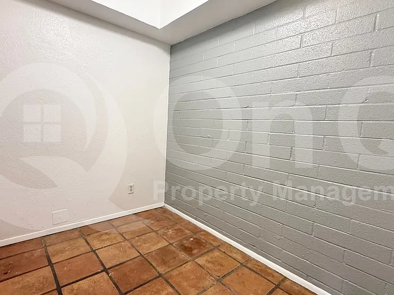 4604 E Riverside St — Photo 5