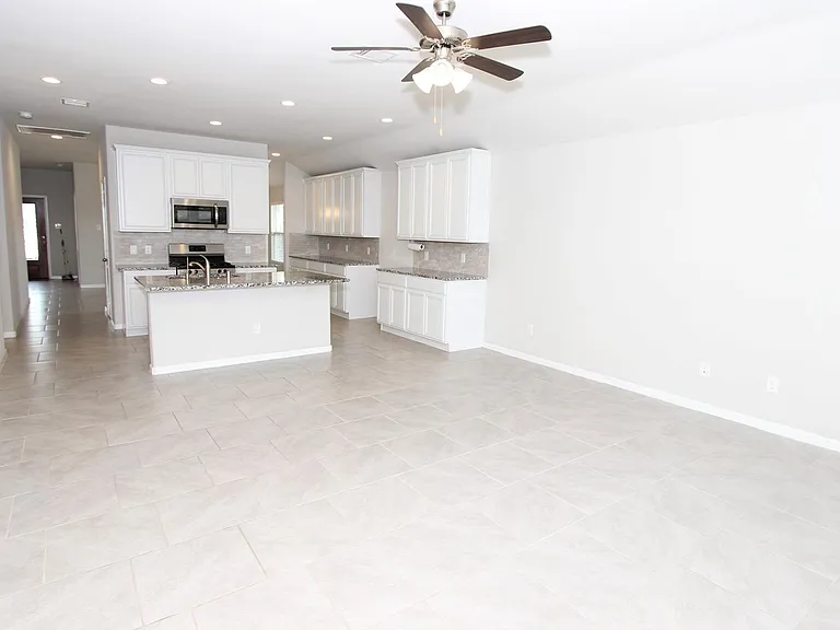 1303 Keaton Ct — Photo 7