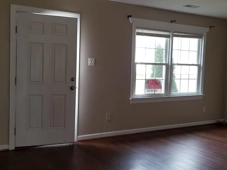 412 Rann Ct — Photo 2