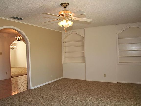 3rd image of 801 E Allison Ave