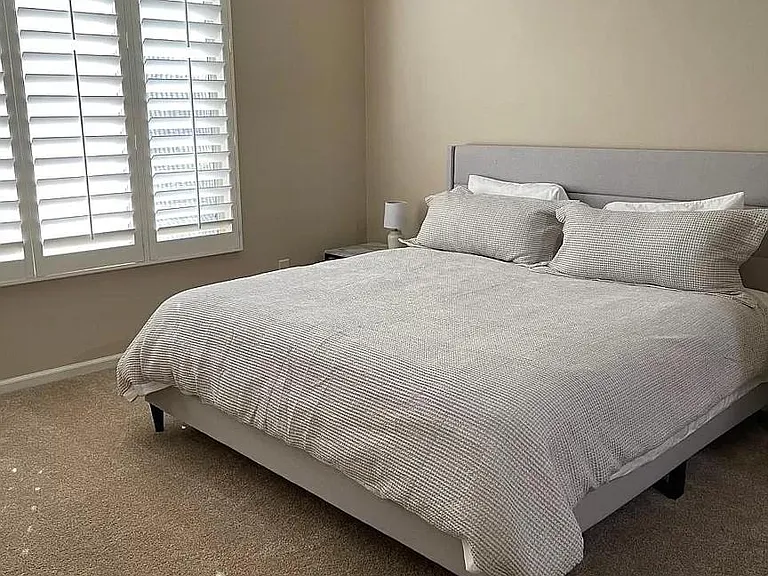 Master king bed