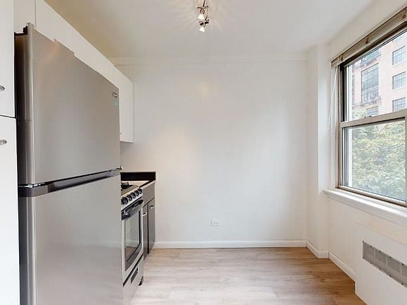 5th image of 221 E 50th St APT 4C