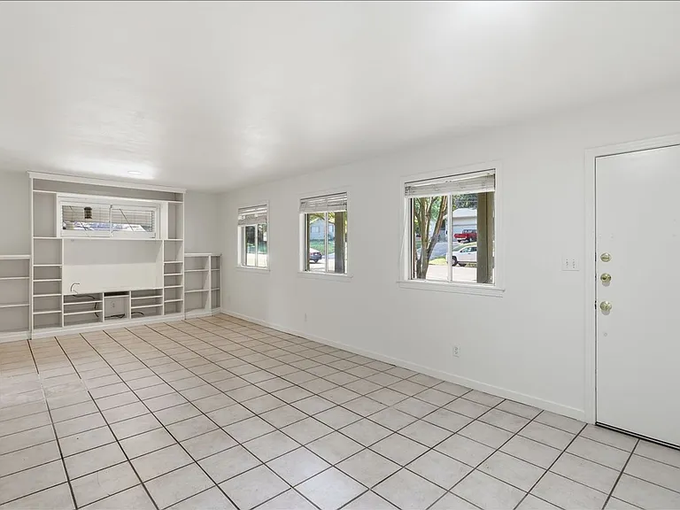 1632 Winchester St — Photo 7