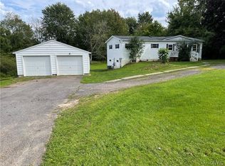 25 Harbor Brook Dr, Oswego, NY 13126