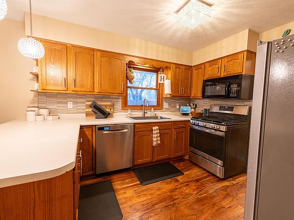 4th image of 1324 Copeland St
