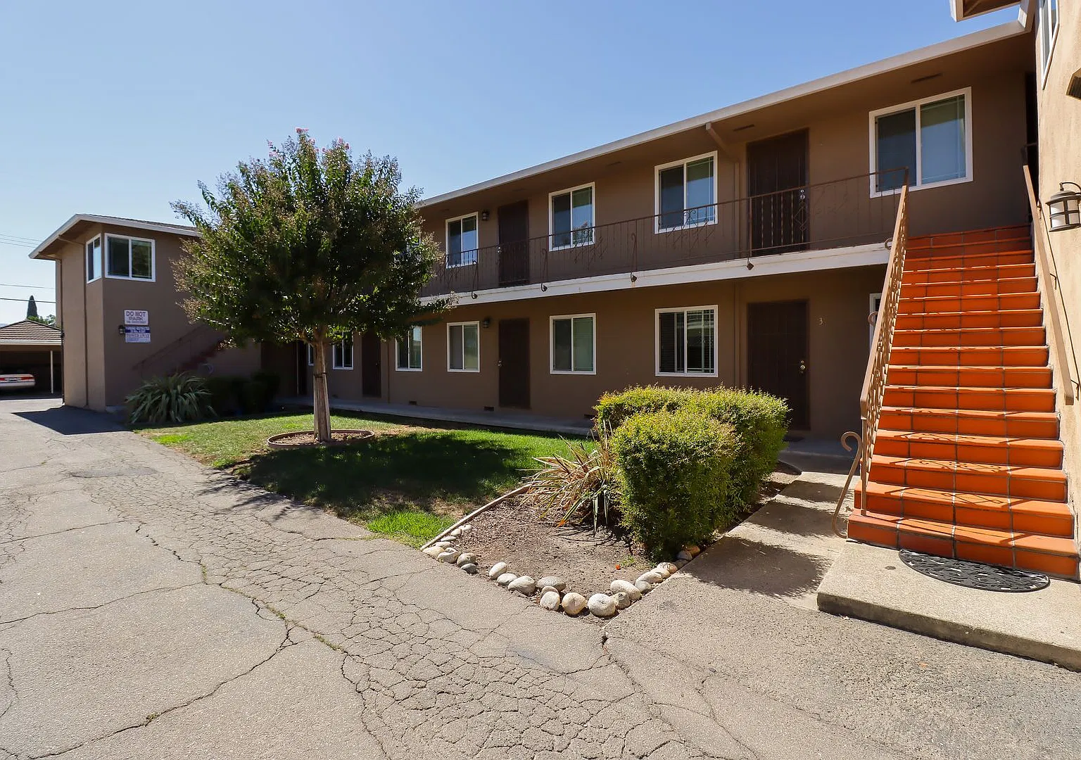 Spacious 1 Bedroom, 1 Bathroom In Great Santa Clara Location. Ground Floor. Hardwood. Must See — Photo 2