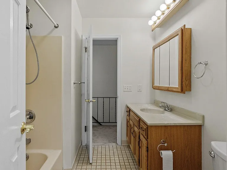 169 Williamsburg Ct — Photo 20