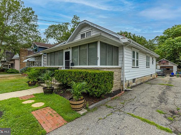 4th image of 418 Passmore Ave