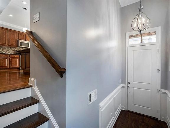 5th image of 2123 W Village Ln