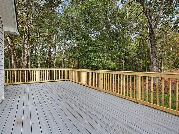 3rd image of 796 War Hill Park Rd