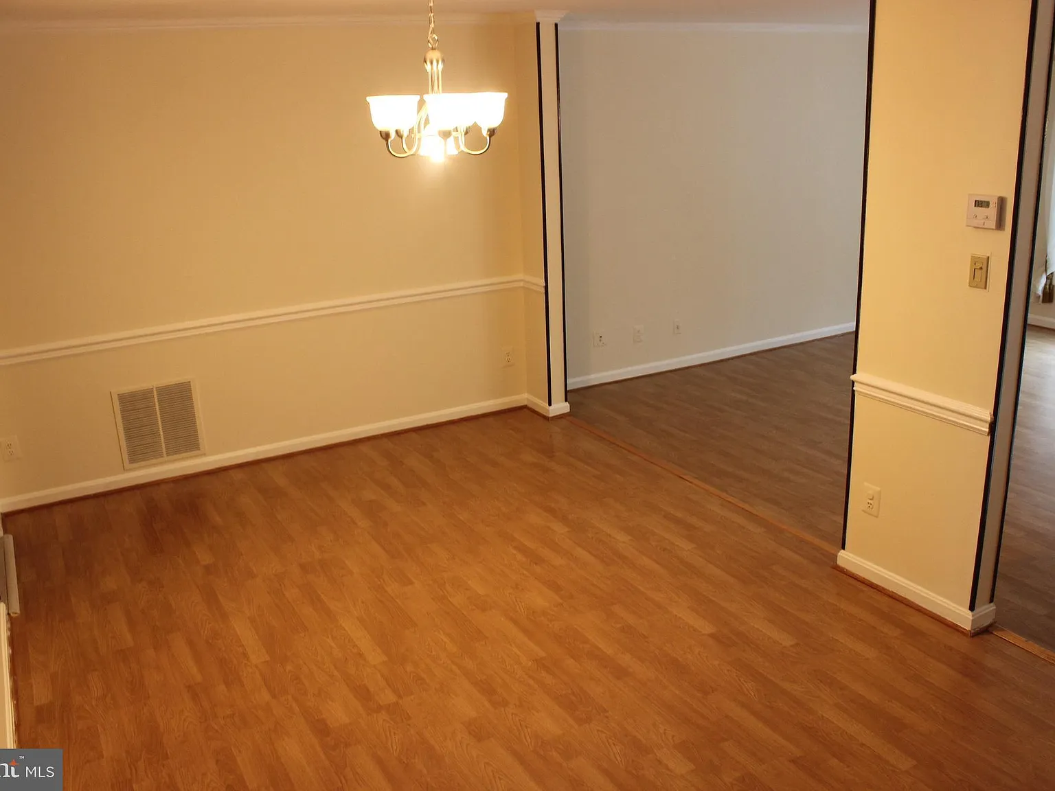 3 bed, 3.5 bath, 2427 sqft, $3,500 — Photo 4