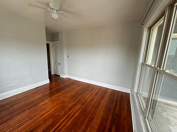 3rd image of 905 Maryland Ave #D99c72c56