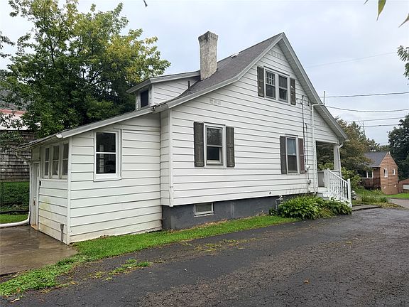 3rd image of 9 Monroe St