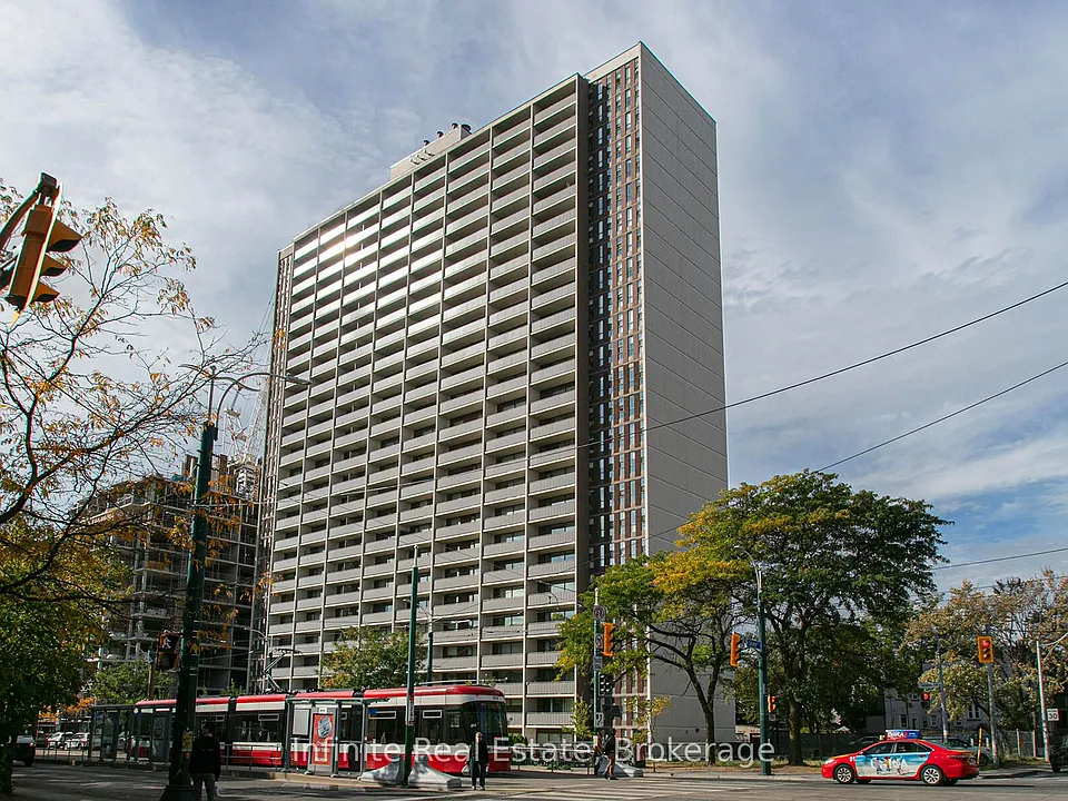 666 Spadina Ave #403