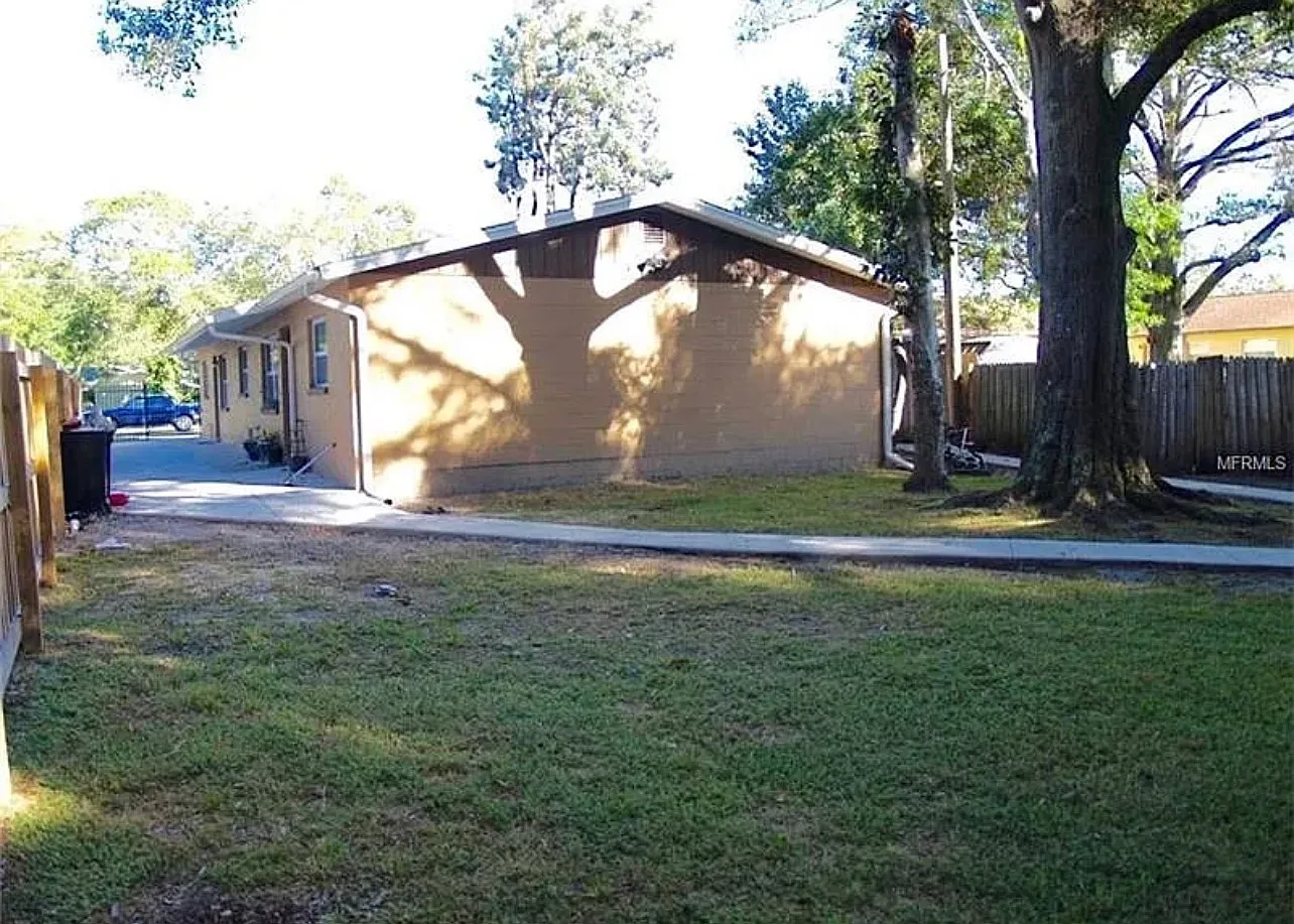 3 bed, 920 sqft, $1,950 — Photo 3