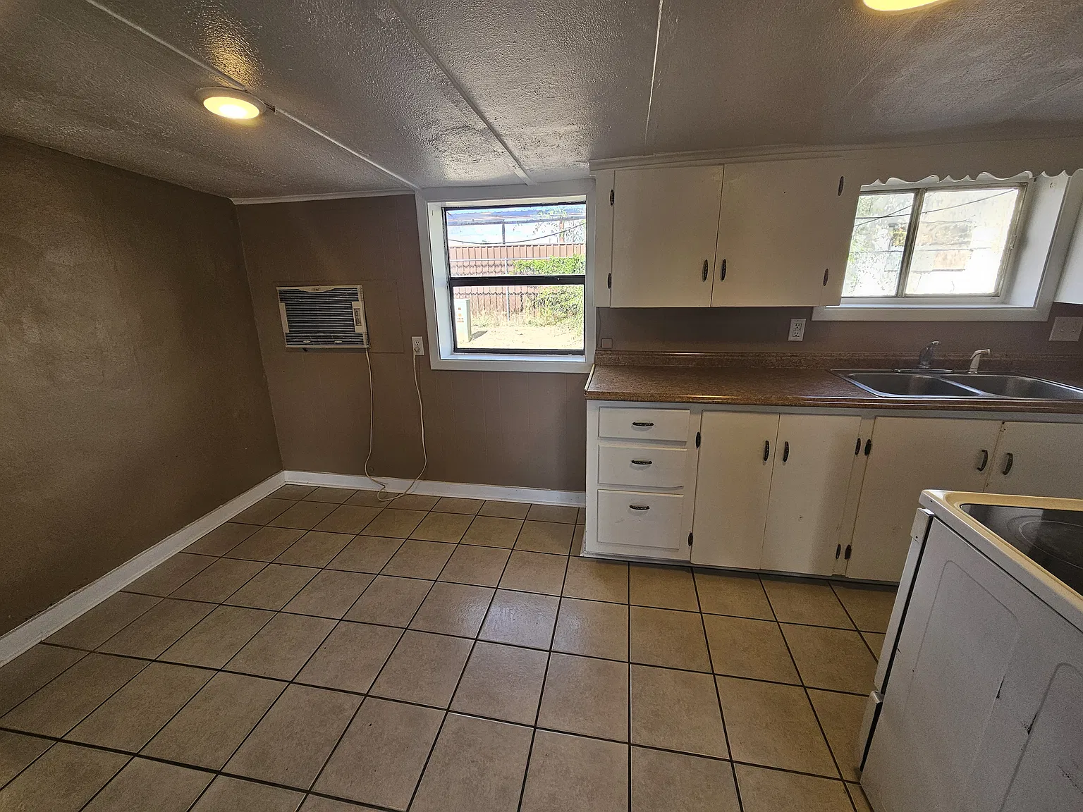 204 Ash St — Photo 2