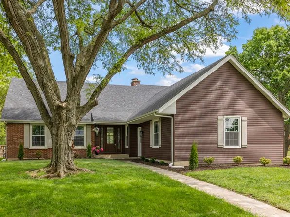 210 Westmoreland Ln, Naperville, IL 60540