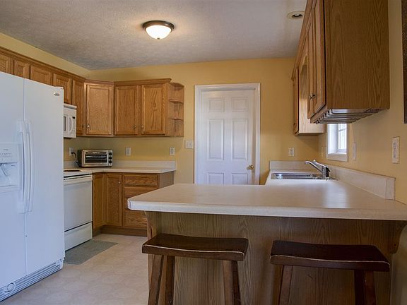 4th image of 40 Brendan Ln