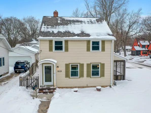 1029 N Owaissa St, Appleton, WI 54911