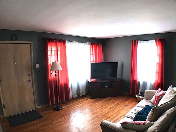 5th image of 2944 Poe Ave
