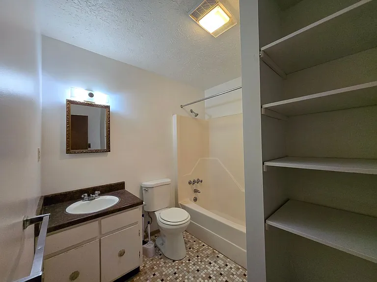 Creekwood Apartments - Farmington — Photo 9