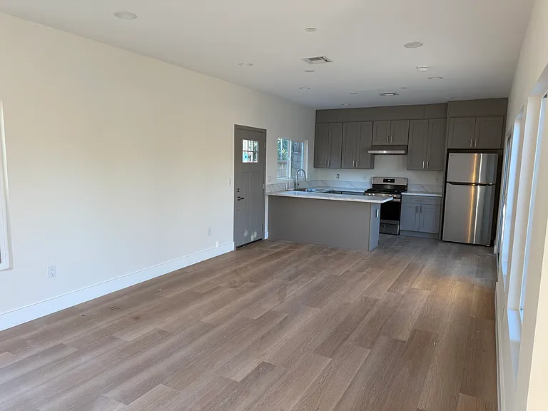825 Bilton Way #B — Photo 6